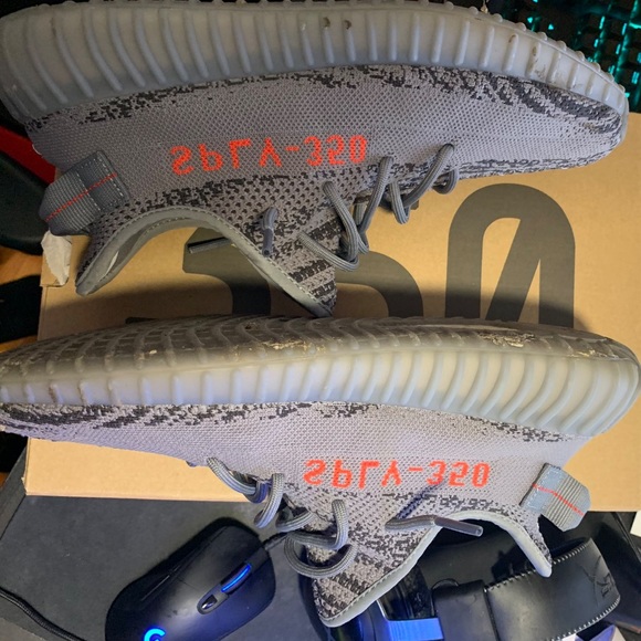 Yeezy Boost 350 V2 Size 10 1/2 - Picture 2 of 2
